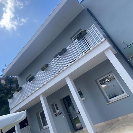 Grey House Guest House Luxury Latina Eksteriør billede
