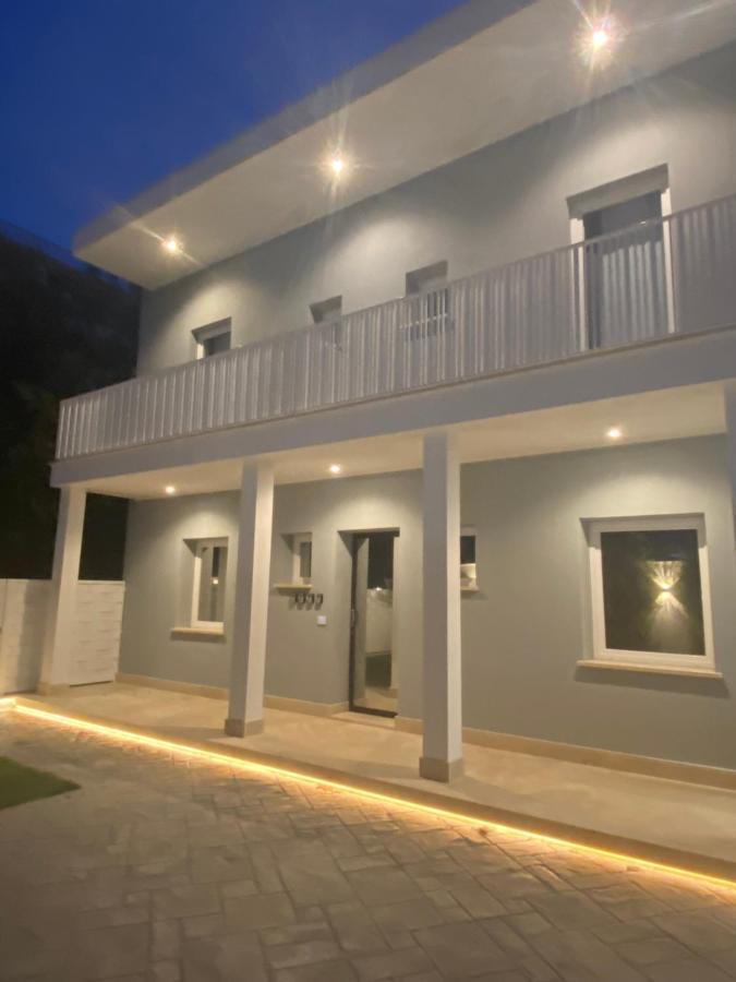 Grey House Guest House Luxury Latina Eksteriør billede